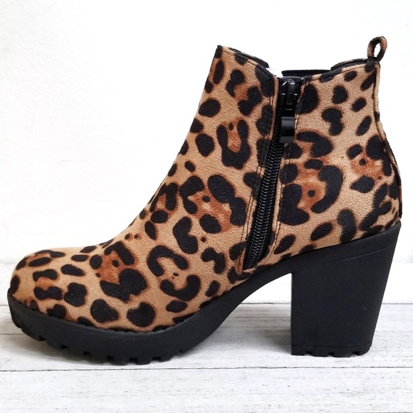 New Leopard Chelsea Lug Combat Ankle Boots Booties - Picture 4 of 4